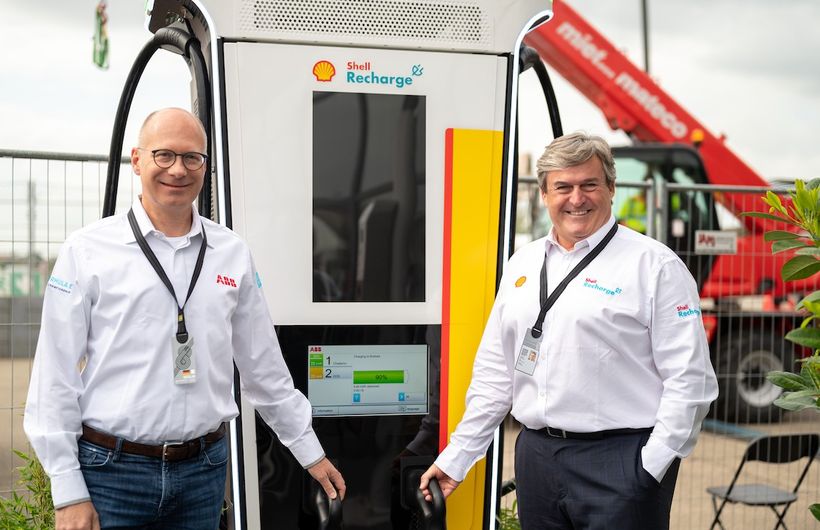 ABB 360kW Shell charger with Frank Muehlon, CEO for ABB E-mobility and István Kapitány, Global Executive Vice President for Shell Mobility